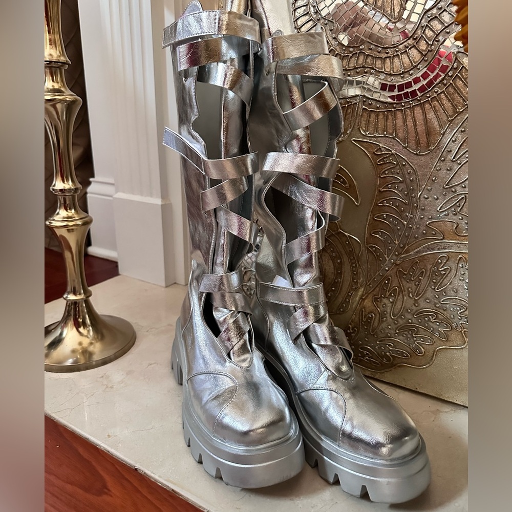 Silver Knee-High Women's Boots🩶🩶 - Picture 4 of 6